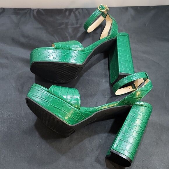 BRAND NEW GUESS WGRESTORE-R CROCODILE EMBOSSED LEATHER PLATFORM SANDALS R3 - Picture 13 of 16